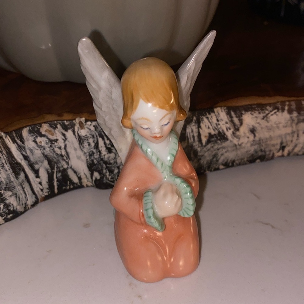 VTG Herend Hungary Pottery - Small Angel

Measures:   3.25"